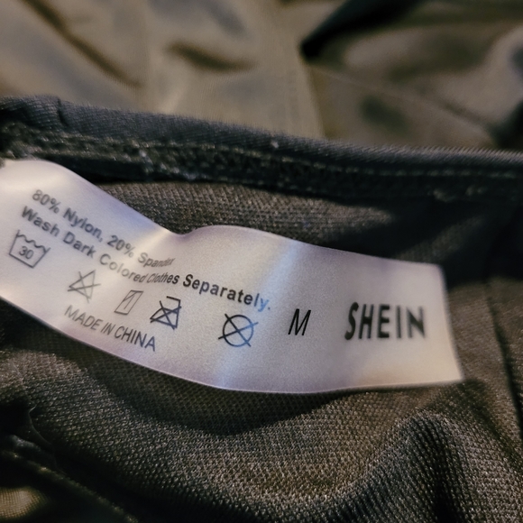 Shein black bikini top fits like small - Picture 2 of 2